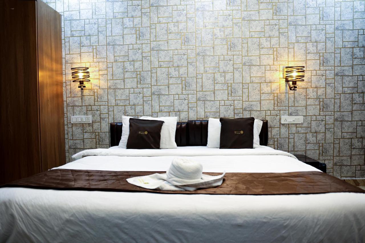 The Browns Hotel Nagpur Esterno foto